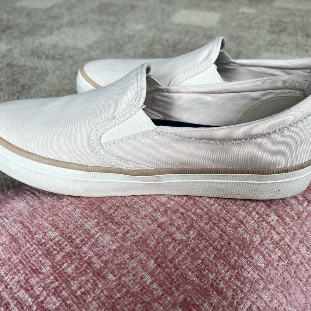 Sperry women’s slip on size 8